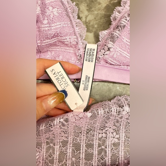 Victoria's Secret Bralette & High Waist Lace Thong Set - Picture 4 of 10